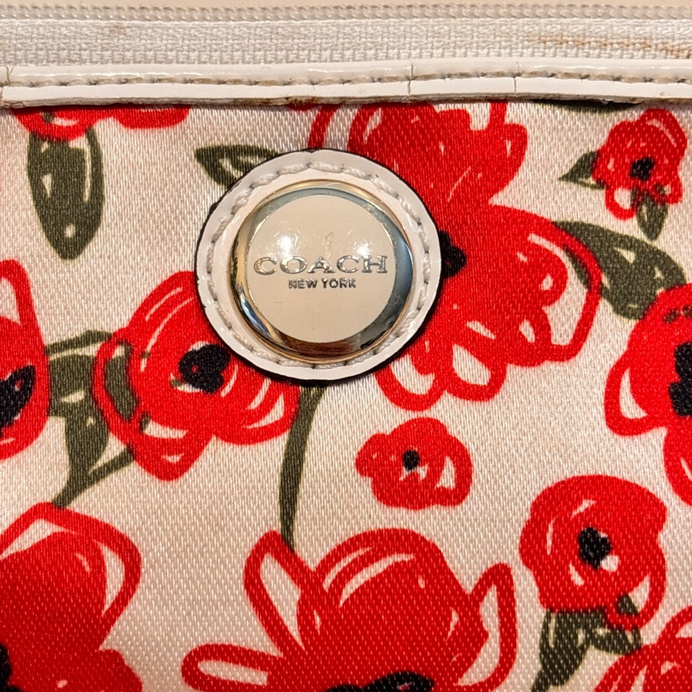 COACH Poppy Flower Print Small Wristlet (Style F48950) - Picture 2 of 16